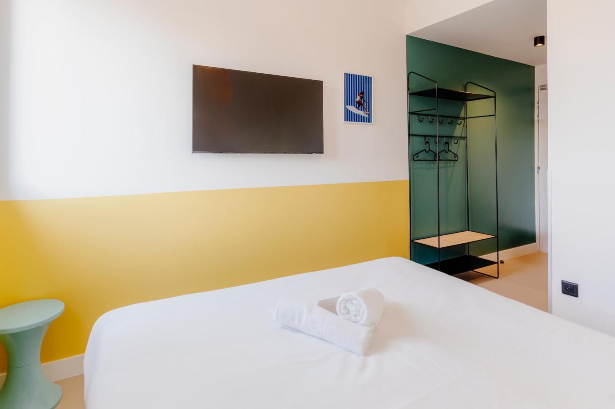 The People Caen Hotel Екстериор снимка